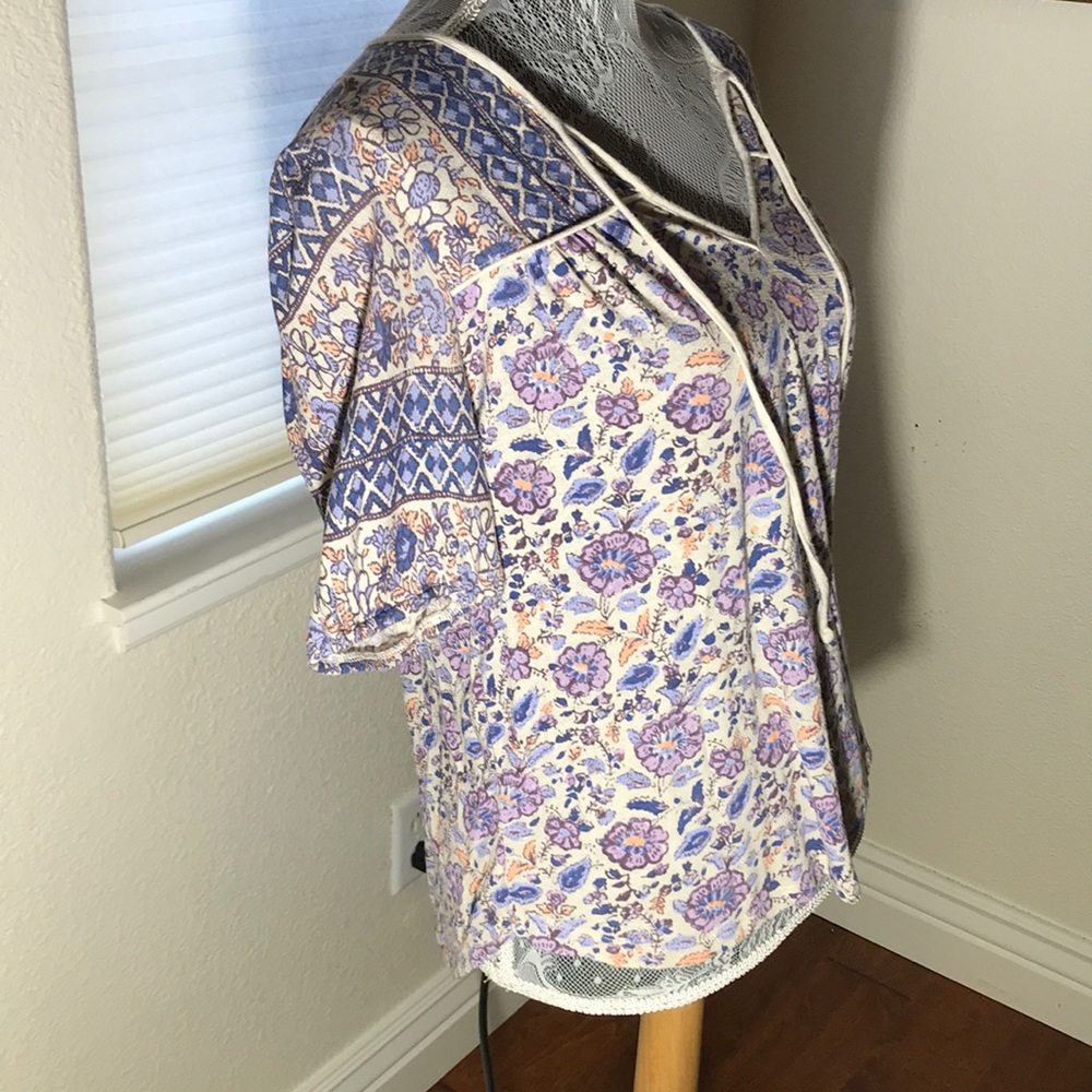 🔴- Lucky Brand Short Sleeve Top - Picture 2 of 6